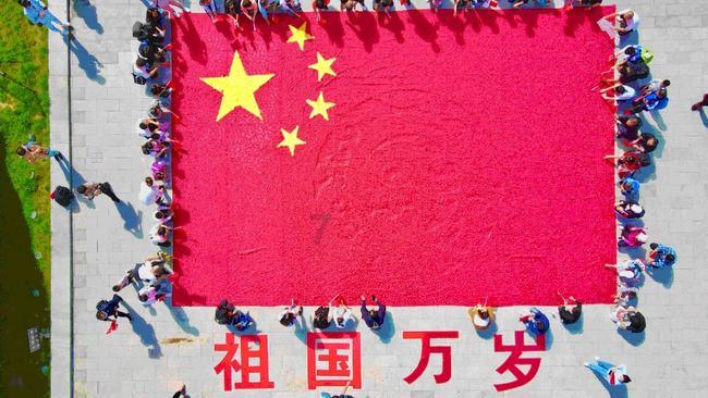孙俪调侃自己工作像在春游，明星的工作有哪些繁琐事项？游戏画面